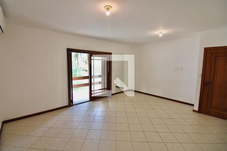 Casa de condomínio à venda com 250m², 5 quartos e 2 vagas Casa de condomínio à venda com 250m², 5 quartos e 2 vagasSuite