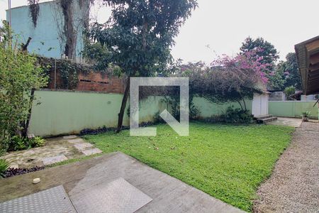 Casa de condomínio à venda com 250m², 5 quartos e 2 vagas Casa de condomínio à venda com 250m², 5 quartos e 2 vagasQuintal