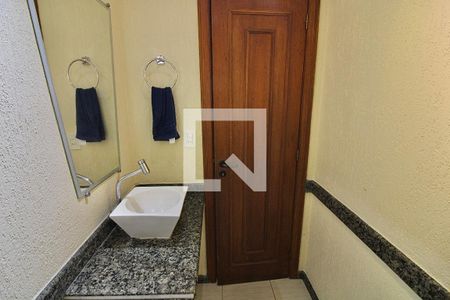 Casa de condomínio à venda com 250m², 5 quartos e 2 vagas Casa de condomínio à venda com 250m², 5 quartos e 2 vagasLavabo