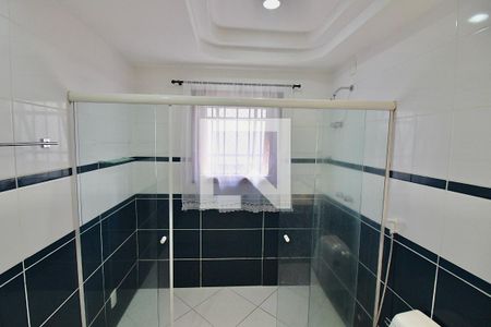 Casa de condomínio à venda com 250m², 5 quartos e 2 vagas Casa de condomínio à venda com 250m², 5 quartos e 2 vagasBanheiro da Suíte