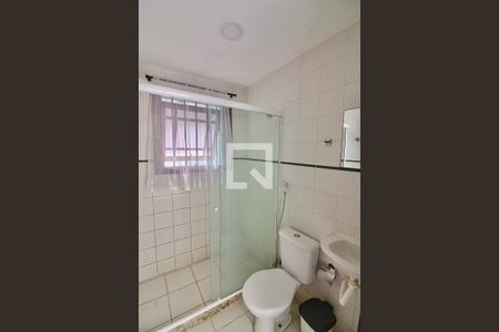 Casa de condomínio à venda com 250m², 5 quartos e 2 vagas Casa de condomínio à venda com 250m², 5 quartos e 2 vagasBanheiro de serviço