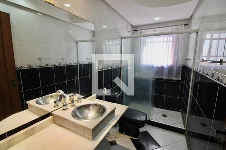 Casa de condomínio à venda com 250m², 5 quartos e 2 vagas Casa de condomínio à venda com 250m², 5 quartos e 2 vagasBanheiro Social