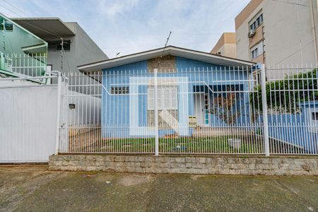 Casa à venda com 80m², 3 quartos e 2 vagas Casa à venda com 80m², 3 quartos e 2 vagasFachada