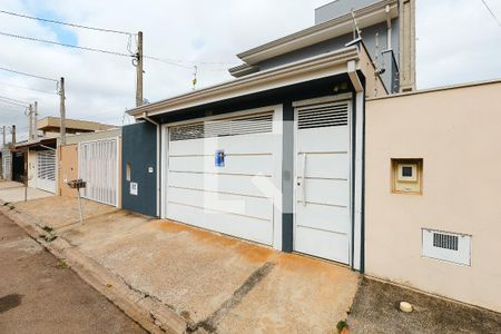 Casa à venda com 171m², 3 quartos e 2 vagasFachada