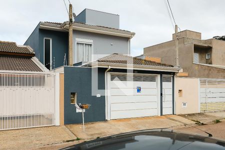 Casa à venda com 171m², 3 quartos e 2 vagasFachada