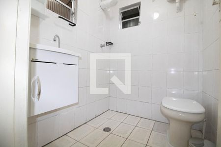 Banheiro de casa para alugar com 1 quarto, 30m² em Vila Gomes, São Paulo
