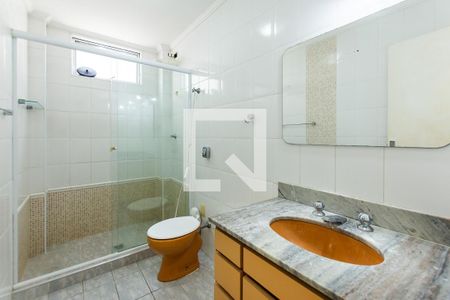 Banheiro de apartamento para alugar com 1 quarto, 53m² em Pompéia, Santos