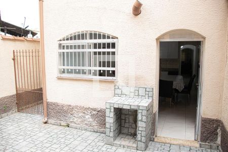 Casa à venda com 130m², 3 quartos e 2 vagasQuintal Fundos
