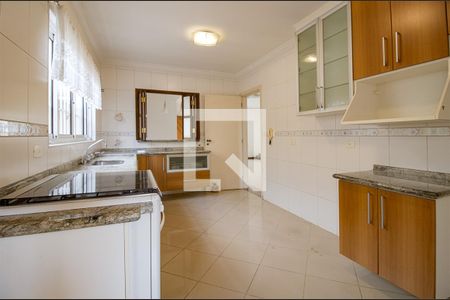 Casa para alugar com 250m², 5 quartos e 6 vagas Casa para alugar com 250m², 5 quartos e 6 vagascozinha_3