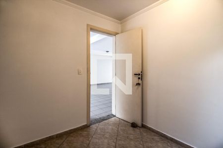 Casa para alugar com 250m², 5 quartos e 6 vagas Casa para alugar com 250m², 5 quartos e 6 vagasquarto serv. na garagem_4