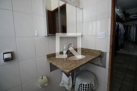 Casa à venda com 200m², 4 quartos e 2 vagasBanheiro da Suite 1