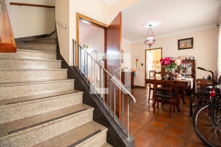 Casa à venda com 190m², 4 quartos e 3 vagasEscadas