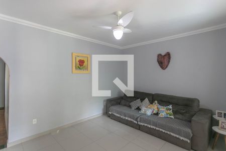 Sala de casa à venda com 4 quartos, 208m² em Goiânia, Belo Horizonte