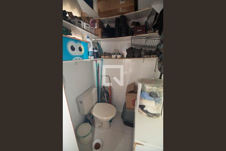 Apartamento à venda com 56m², 2 quartos e 1 vaga Apartamento à venda com 56m², 2 quartos e 1 vagaBanheiro de Serviço