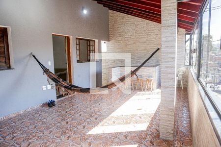 Casa à venda com 216m², 2 quartos e 2 vagasQuintal