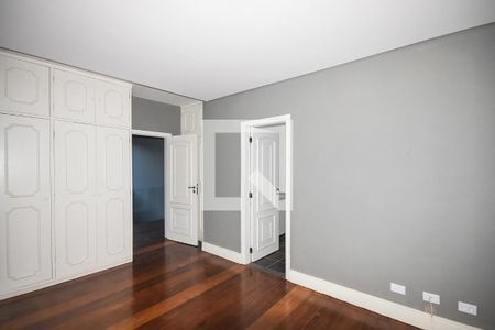 Casa de condomínio à venda com 300m², 4 quartos e 4 vagas Casa de condomínio à venda com 300m², 4 quartos e 4 vagasSuíte 2