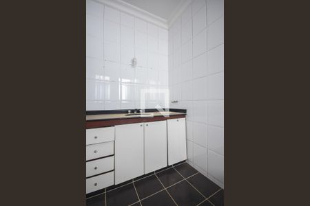 Casa de condomínio à venda com 300m², 4 quartos e 4 vagas Casa de condomínio à venda com 300m², 4 quartos e 4 vagasBanheiro suíte 2