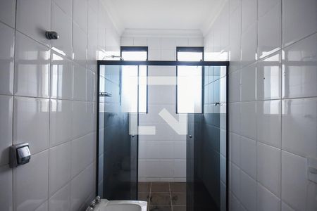Casa de condomínio à venda com 300m², 4 quartos e 4 vagas Casa de condomínio à venda com 300m², 4 quartos e 4 vagasBanheiro suíte 2