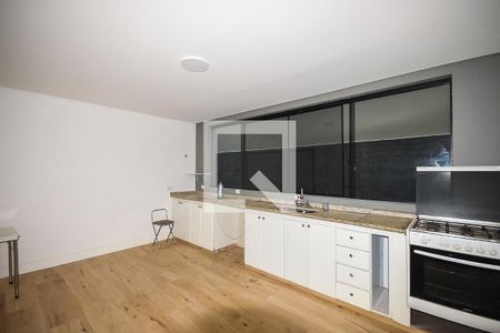 Casa de condomínio à venda com 300m², 4 quartos e 4 vagas Casa de condomínio à venda com 300m², 4 quartos e 4 vagasCozinha
