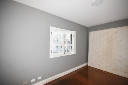 Casa de condomínio à venda com 300m², 4 quartos e 4 vagas Casa de condomínio à venda com 300m², 4 quartos e 4 vagasSuíte 4