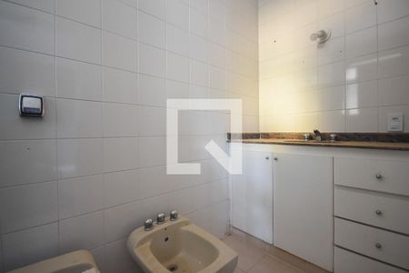 Casa de condomínio à venda com 300m², 4 quartos e 4 vagas Casa de condomínio à venda com 300m², 4 quartos e 4 vagasBanheiro suíte 3