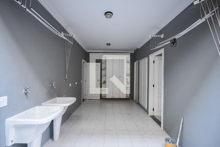 Casa de condomínio à venda com 300m², 4 quartos e 4 vagas Casa de condomínio à venda com 300m², 4 quartos e 4 vagasÁrea de serviço