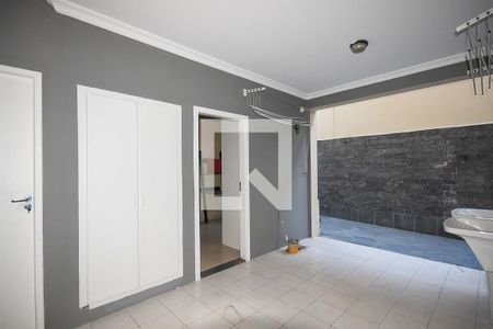 Casa de condomínio à venda com 300m², 4 quartos e 4 vagas Casa de condomínio à venda com 300m², 4 quartos e 4 vagasÁrea de serviço