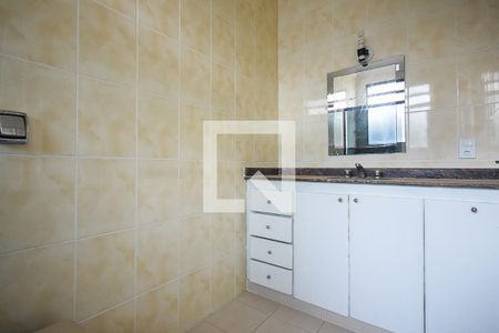 Casa de condomínio à venda com 300m², 4 quartos e 4 vagas Casa de condomínio à venda com 300m², 4 quartos e 4 vagasBanheiro suíte 4