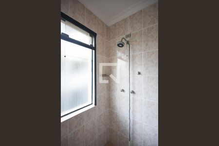 Casa de condomínio à venda com 300m², 4 quartos e 4 vagas Casa de condomínio à venda com 300m², 4 quartos e 4 vagasChuveiro do banheiro da suíte 1