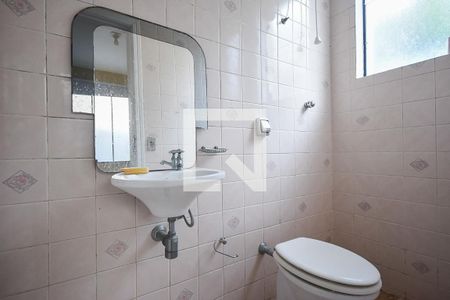 Casa de condomínio à venda com 300m², 4 quartos e 4 vagas Casa de condomínio à venda com 300m², 4 quartos e 4 vagasBanheiro de Serviço