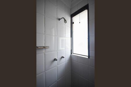 Casa de condomínio à venda com 300m², 4 quartos e 4 vagas Casa de condomínio à venda com 300m², 4 quartos e 4 vagasChuveiro do banheiro da suíte 2