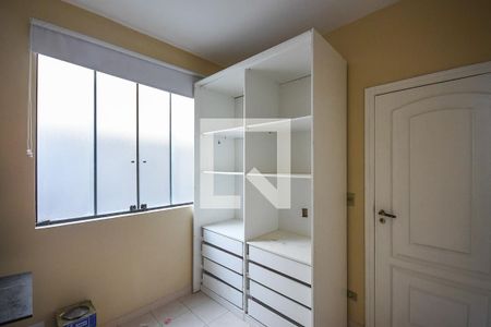 Casa de condomínio à venda com 300m², 4 quartos e 4 vagas Casa de condomínio à venda com 300m², 4 quartos e 4 vagasQuarto de serviço