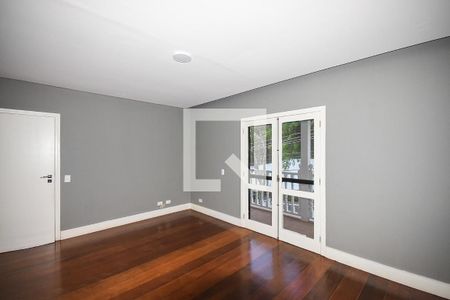 Casa de condomínio à venda com 300m², 4 quartos e 4 vagas Casa de condomínio à venda com 300m², 4 quartos e 4 vagasSuíte 1