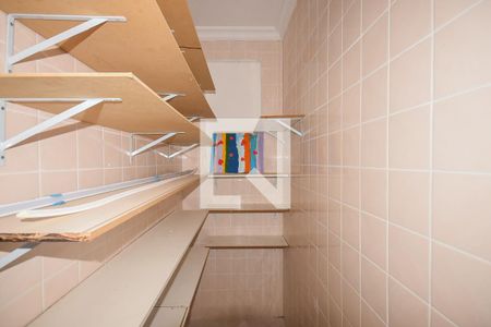 Casa de condomínio à venda com 300m², 4 quartos e 4 vagas Casa de condomínio à venda com 300m², 4 quartos e 4 vagasDepósito
