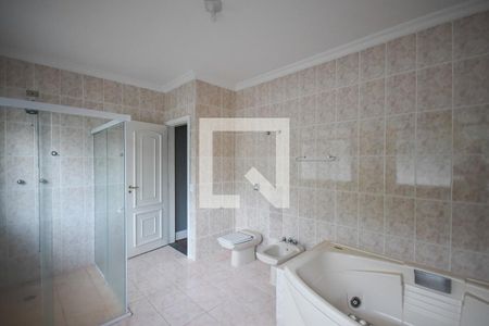 Casa de condomínio à venda com 300m², 4 quartos e 4 vagas Casa de condomínio à venda com 300m², 4 quartos e 4 vagasBanheiro suíte 1