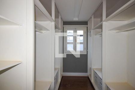 Casa de condomínio à venda com 300m², 4 quartos e 4 vagas Casa de condomínio à venda com 300m², 4 quartos e 4 vagasArmário da suíte 1