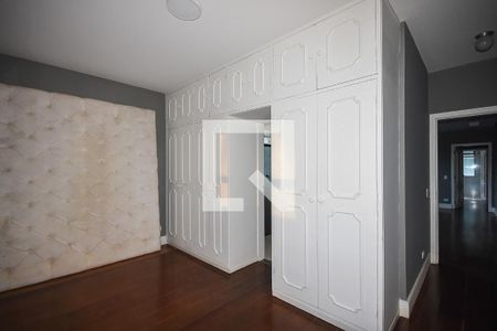 Casa de condomínio à venda com 300m², 4 quartos e 4 vagas Casa de condomínio à venda com 300m², 4 quartos e 4 vagasSuíte 4