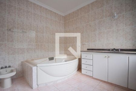 Casa de condomínio à venda com 300m², 4 quartos e 4 vagas Casa de condomínio à venda com 300m², 4 quartos e 4 vagasBanheiro suíte 1