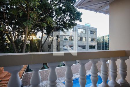 Casa de condomínio à venda com 300m², 4 quartos e 4 vagas Casa de condomínio à venda com 300m², 4 quartos e 4 vagasVaranda da suíte 3
