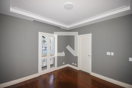 Casa de condomínio à venda com 300m², 4 quartos e 4 vagas Casa de condomínio à venda com 300m², 4 quartos e 4 vagasSuíte 3