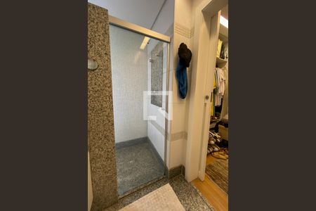 Apartamento à venda com 200m², 4 quartos e 3 vagasBanheiro da Suíte 1