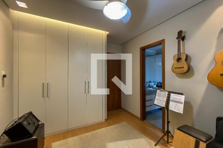 Apartamento à venda com 200m², 4 quartos e 3 vagasSemi-suíte 1