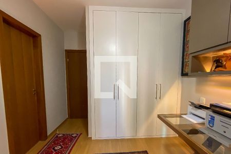 Apartamento à venda com 200m², 4 quartos e 3 vagasSemi-suíte 2