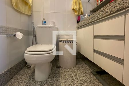 Apartamento à venda com 200m², 4 quartos e 3 vagasBanheiro da Suíte 1
