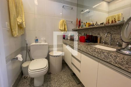 Apartamento à venda com 200m², 4 quartos e 3 vagasBanheiro da Suíte 1