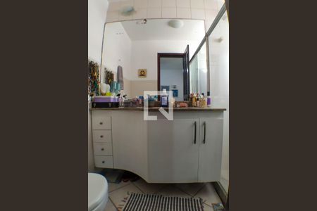 Casa de condomínio à venda com 180m², 4 quartos e 2 vagas Casa de condomínio à venda com 180m², 4 quartos e 2 vagasSuíte