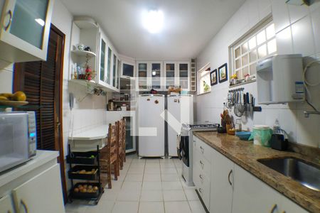 Casa de condomínio à venda com 180m², 4 quartos e 2 vagas Casa de condomínio à venda com 180m², 4 quartos e 2 vagasCozinha