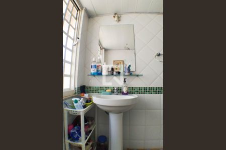 Casa de condomínio à venda com 180m², 4 quartos e 2 vagas Casa de condomínio à venda com 180m², 4 quartos e 2 vagasBanheiro Social 2