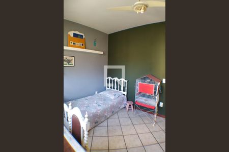 Casa de condomínio à venda com 180m², 4 quartos e 2 vagas Casa de condomínio à venda com 180m², 4 quartos e 2 vagasQuarto 1