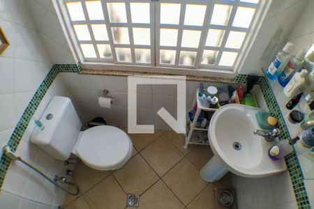 Casa de condomínio à venda com 180m², 4 quartos e 2 vagas Casa de condomínio à venda com 180m², 4 quartos e 2 vagasBanheiro Social 2